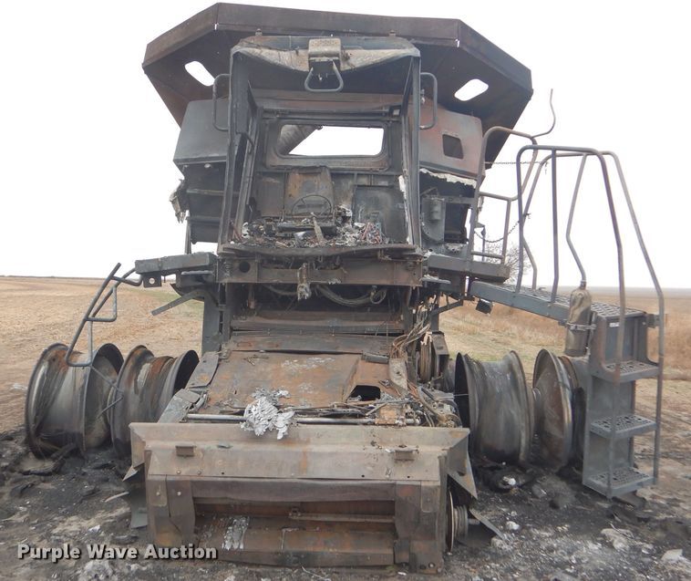 image for item FJ9886 2005 John Deere 9760 RWA combine