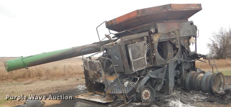 image for item FJ9886 2005 John Deere 9760 RWA combine