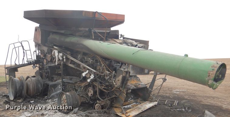 image for item FJ9886 2005 John Deere 9760 RWA combine