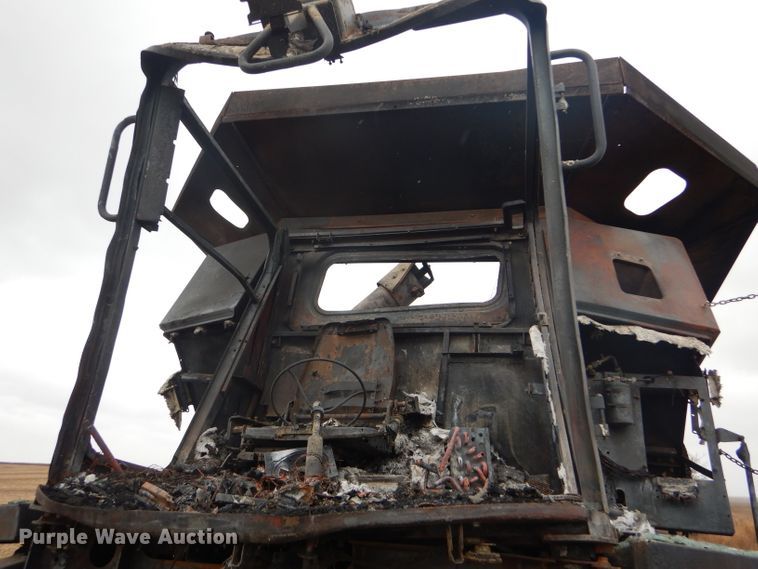 image for item FJ9886 2005 John Deere 9760 RWA combine