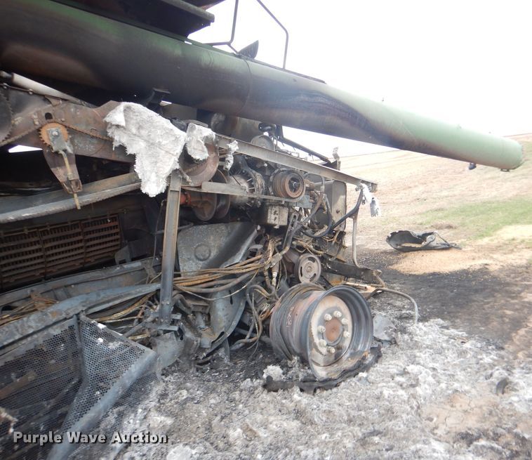 image for item FJ9886 2005 John Deere 9760 RWA combine