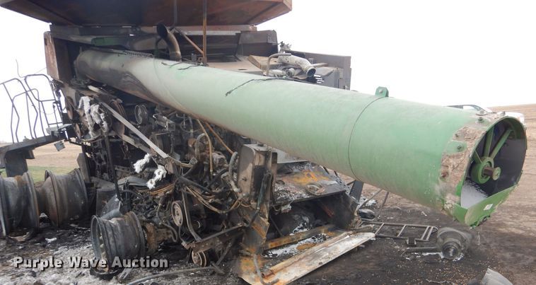 image for item FJ9886 2005 John Deere 9760 RWA combine