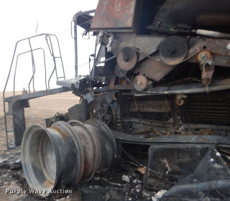 image for item FJ9886 2005 John Deere 9760 RWA combine