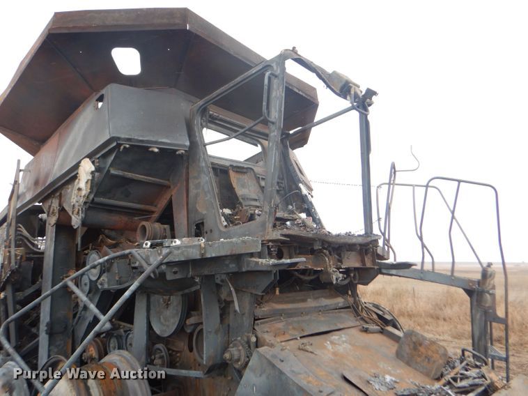 image for item FJ9886 2005 John Deere 9760 RWA combine