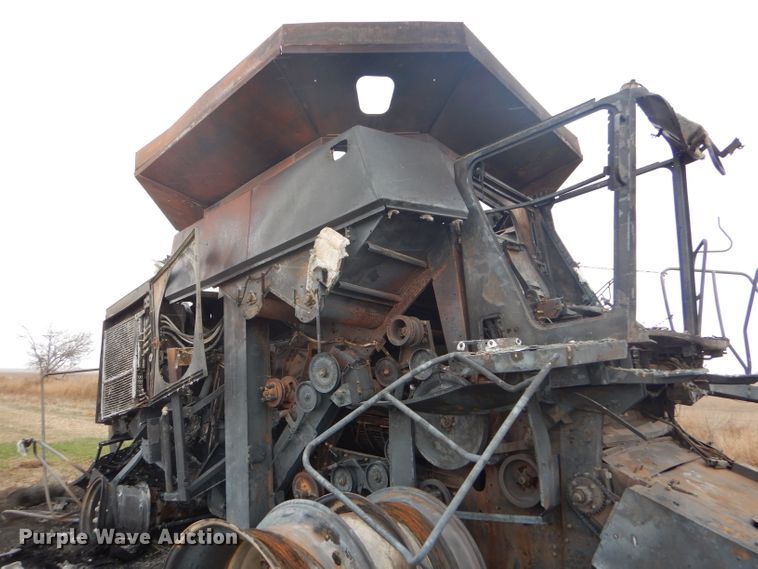 image for item FJ9886 2005 John Deere 9760 RWA combine