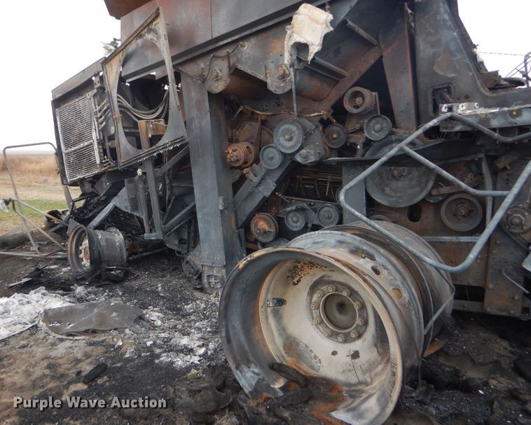 image for item FJ9886 2005 John Deere 9760 RWA combine