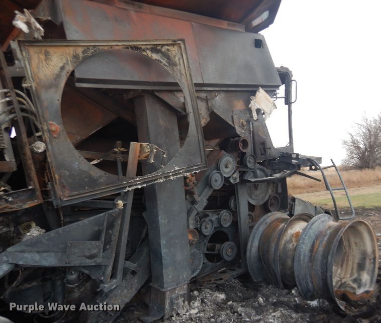 image for item FJ9886 2005 John Deere 9760 RWA combine