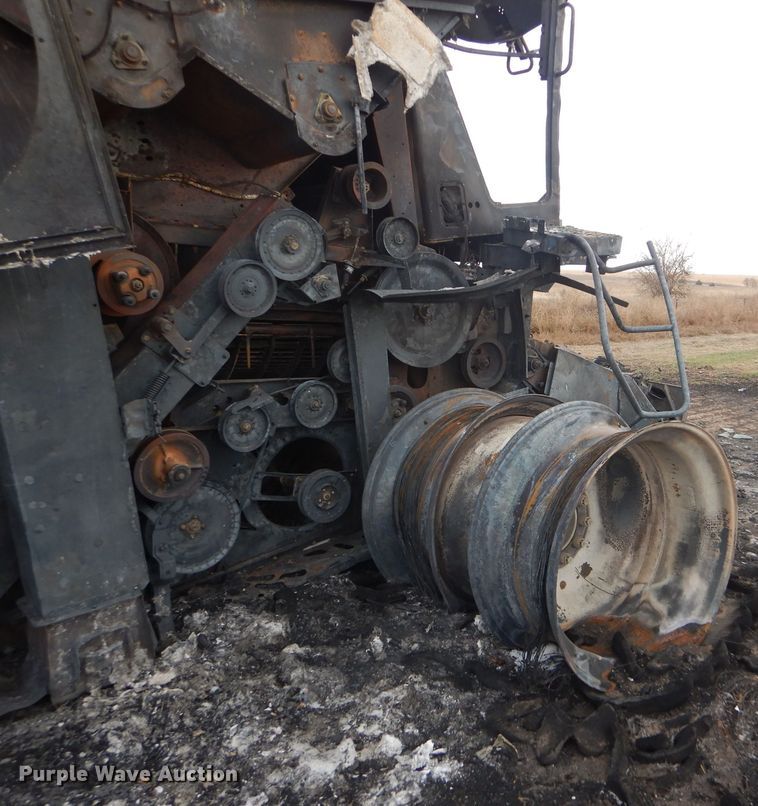 image for item FJ9886 2005 John Deere 9760 RWA combine