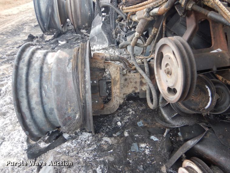 image for item FJ9886 2005 John Deere 9760 RWA combine