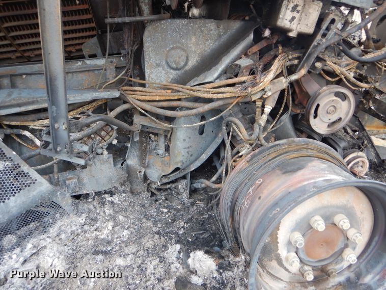 image for item FJ9886 2005 John Deere 9760 RWA combine