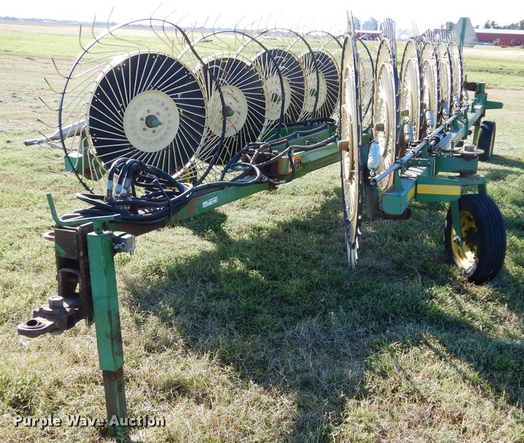 image for item FK9843 John Deere 704 hay rake