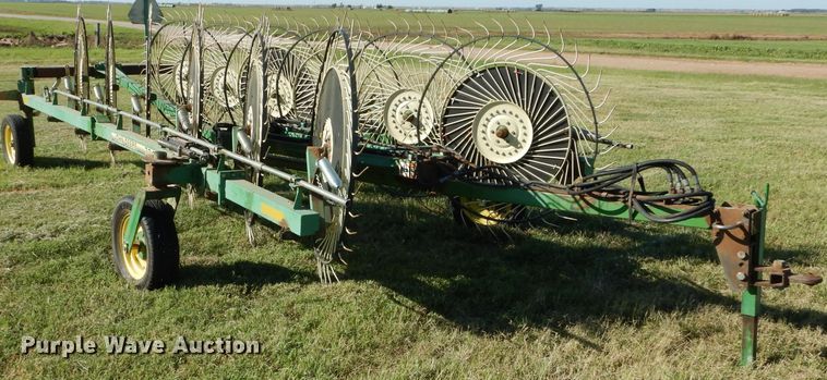 image for item FK9843 John Deere 704 hay rake