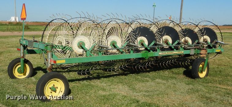 image for item FK9843 John Deere 704 hay rake