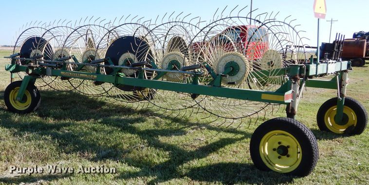 image for item FK9843 John Deere 704 hay rake