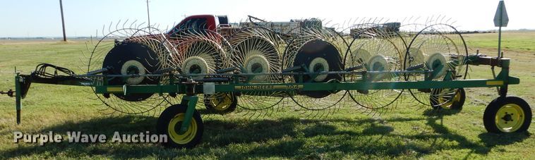 image for item FK9843 John Deere 704 hay rake