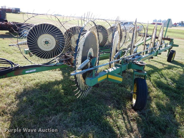 image for item FK9843 John Deere 704 hay rake