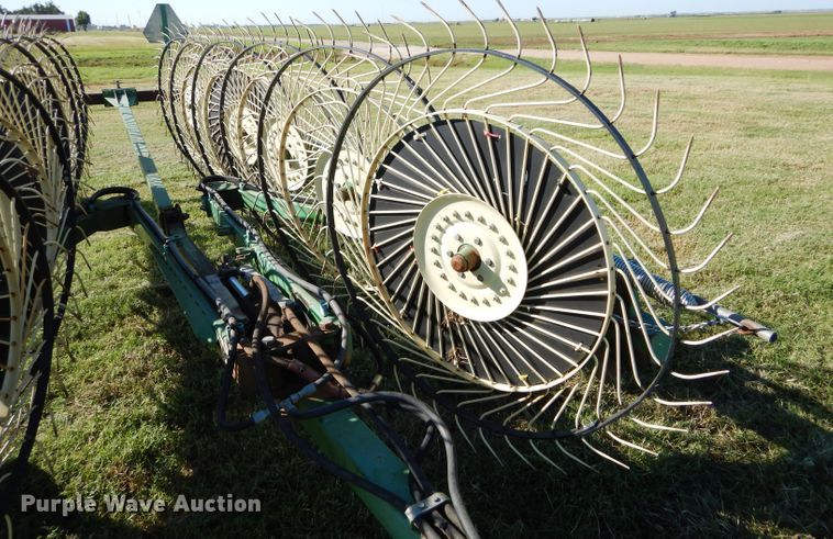 image for item FK9843 John Deere 704 hay rake