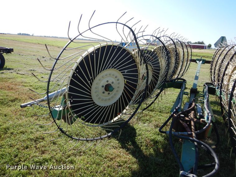 image for item FK9843 John Deere 704 hay rake