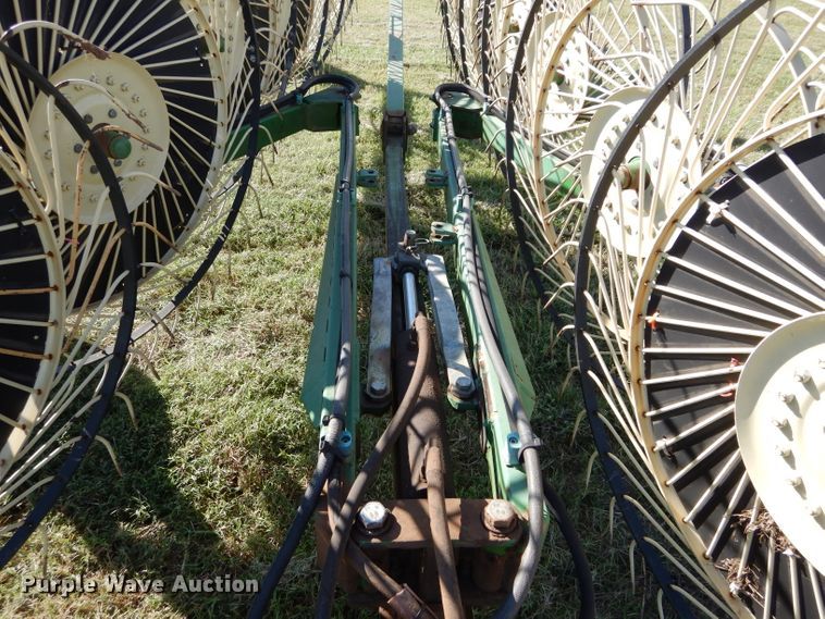image for item FK9843 John Deere 704 hay rake