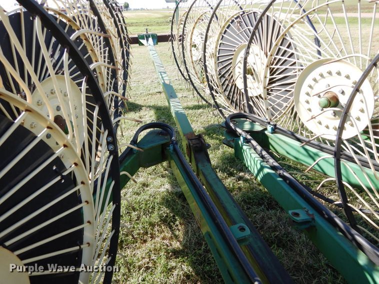 image for item FK9843 John Deere 704 hay rake