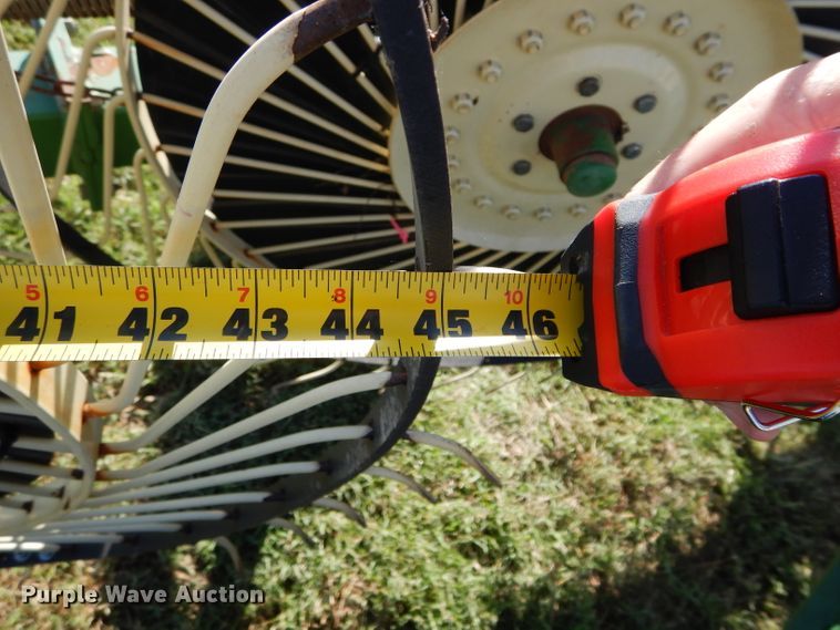 image for item FK9843 John Deere 704 hay rake