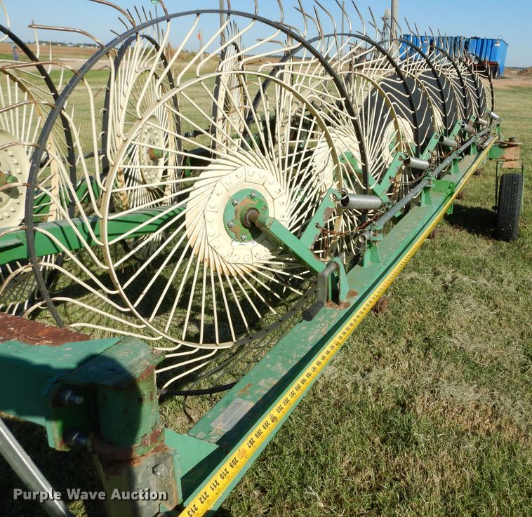 image for item FK9843 John Deere 704 hay rake