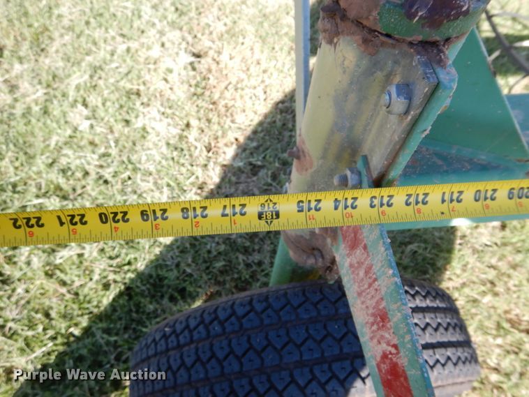 image for item FK9843 John Deere 704 hay rake