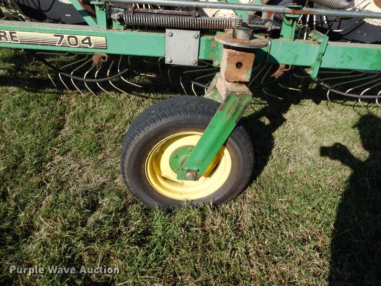 image for item FK9843 John Deere 704 hay rake