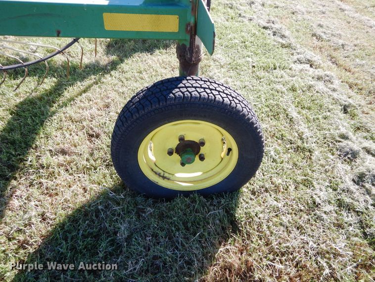 image for item FK9843 John Deere 704 hay rake