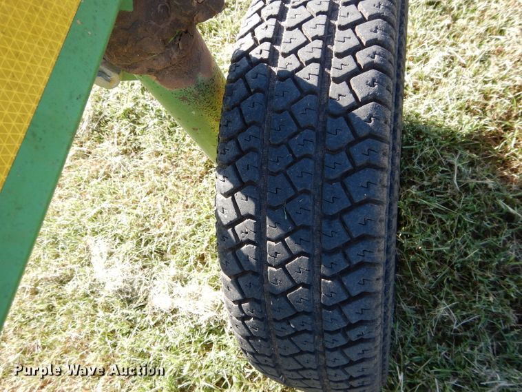image for item FK9843 John Deere 704 hay rake