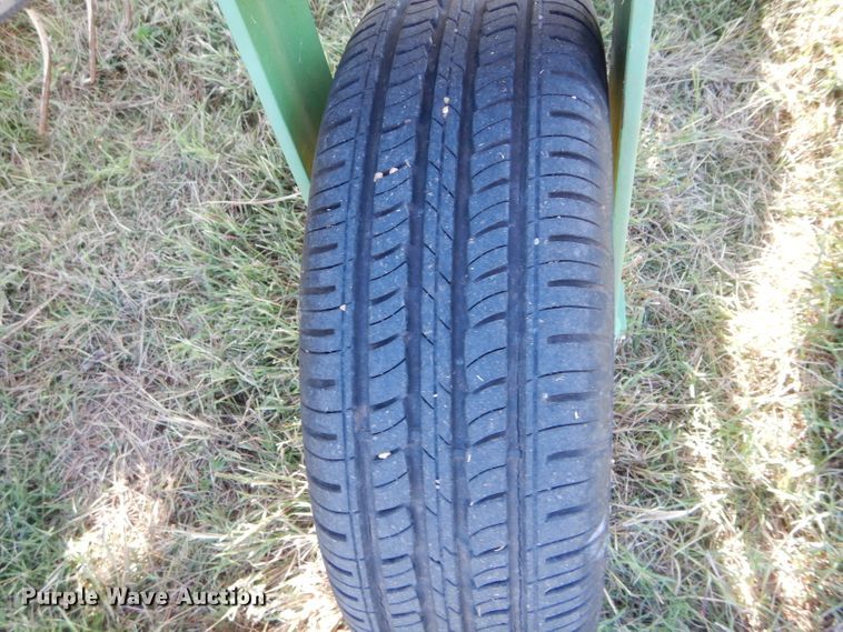 image for item FK9843 John Deere 704 hay rake