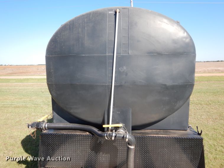 image for item FK9849 2018 Road Runner 6500 nurse tank trailer