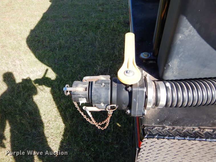 image for item FK9849 2018 Road Runner 6500 nurse tank trailer