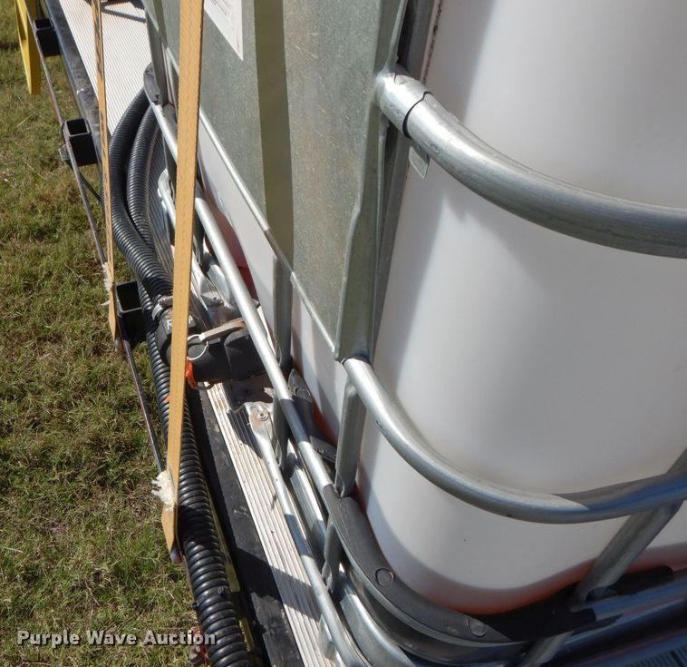 image for item FK9849 2018 Road Runner 6500 nurse tank trailer