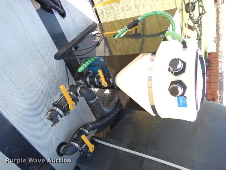 image for item FK9849 2018 Road Runner 6500 nurse tank trailer