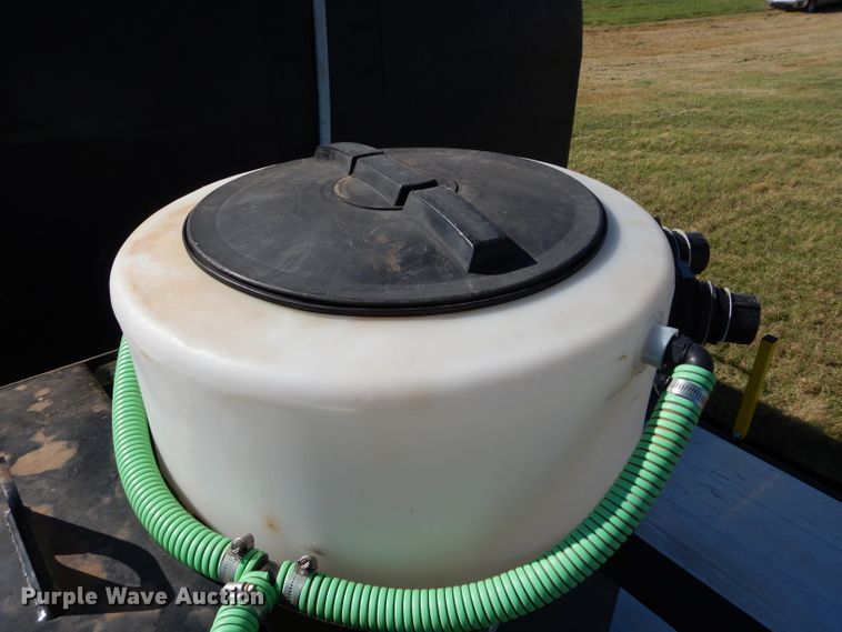 image for item FK9849 2018 Road Runner 6500 nurse tank trailer