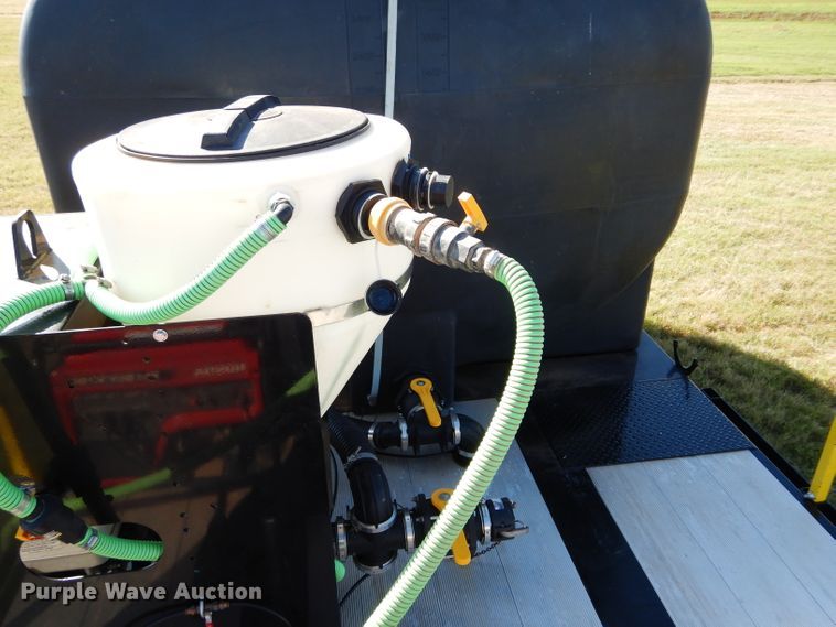 image for item FK9849 2018 Road Runner 6500 nurse tank trailer