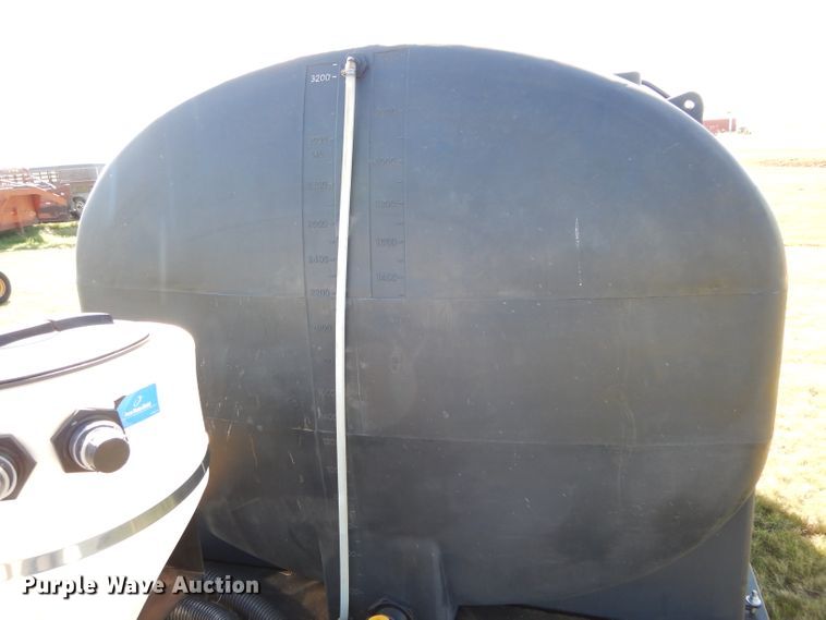 image for item FK9849 2018 Road Runner 6500 nurse tank trailer