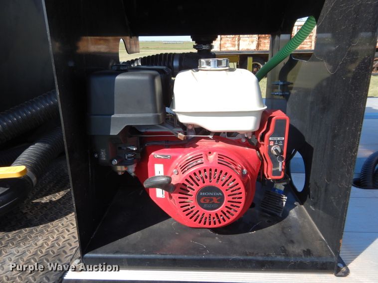 image for item FK9849 2018 Road Runner 6500 nurse tank trailer