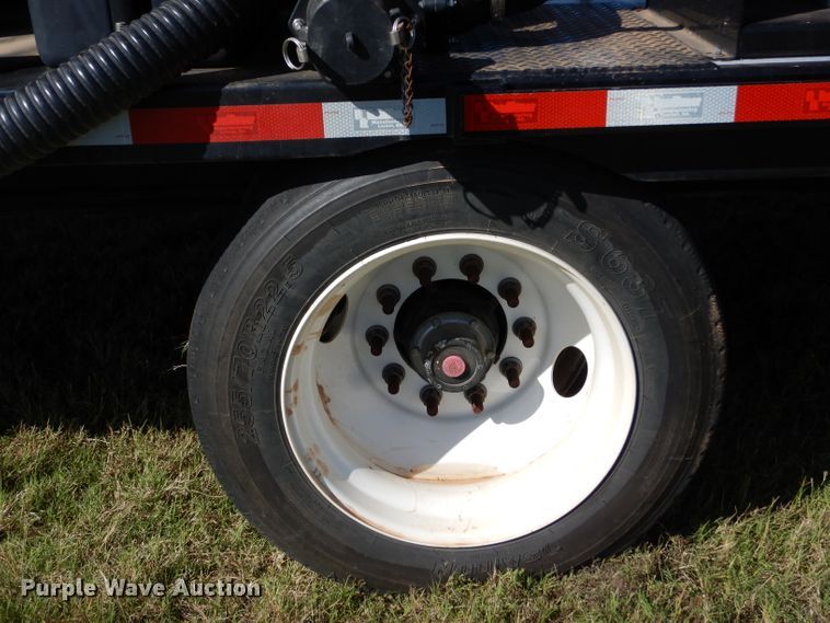 image for item FK9849 2018 Road Runner 6500 nurse tank trailer