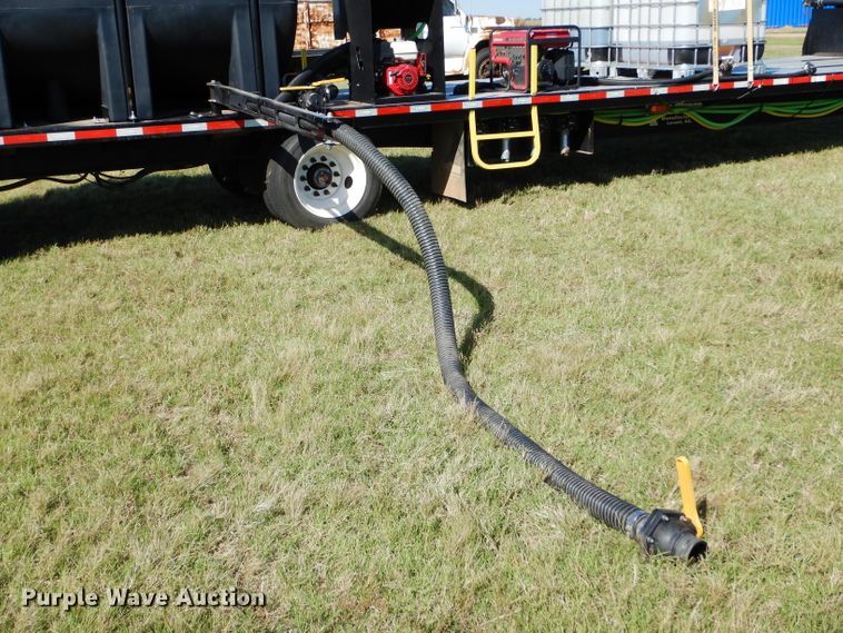 image for item FK9849 2018 Road Runner 6500 nurse tank trailer