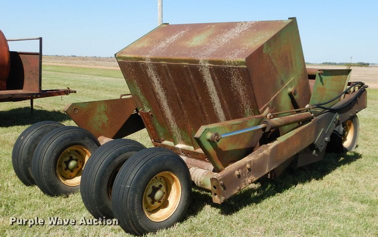 image for item FK9858 John Deere 00650 scraper