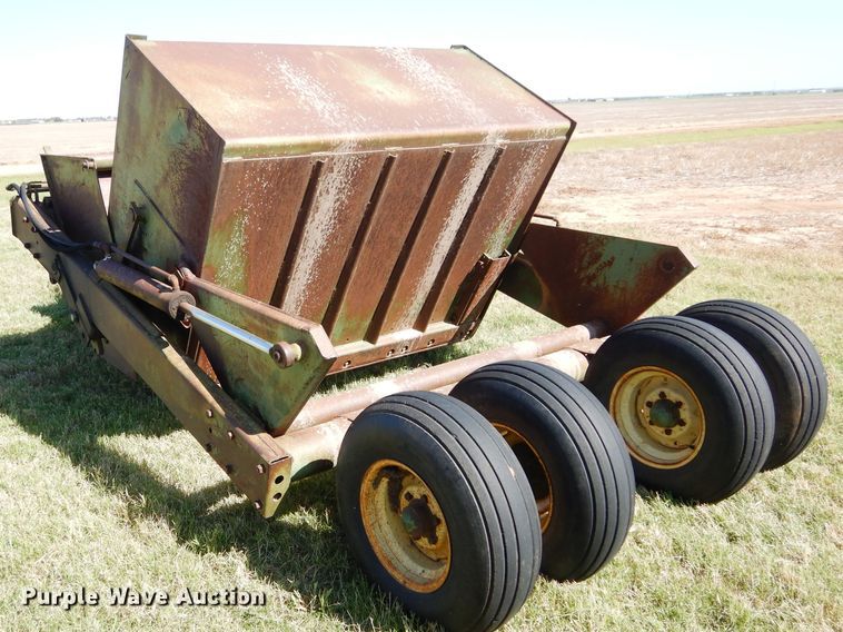image for item FK9858 John Deere 00650 scraper
