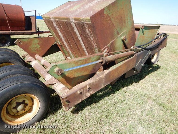 image for item FK9858 John Deere 00650 scraper