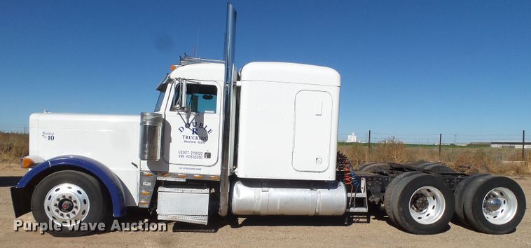 image for item GC9048 2000 Peterbilt 377 semi truck