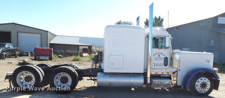 image for item GC9048 2000 Peterbilt 377 semi truck