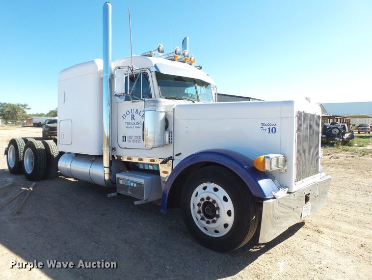 image for item GC9048 2000 Peterbilt 377 semi truck