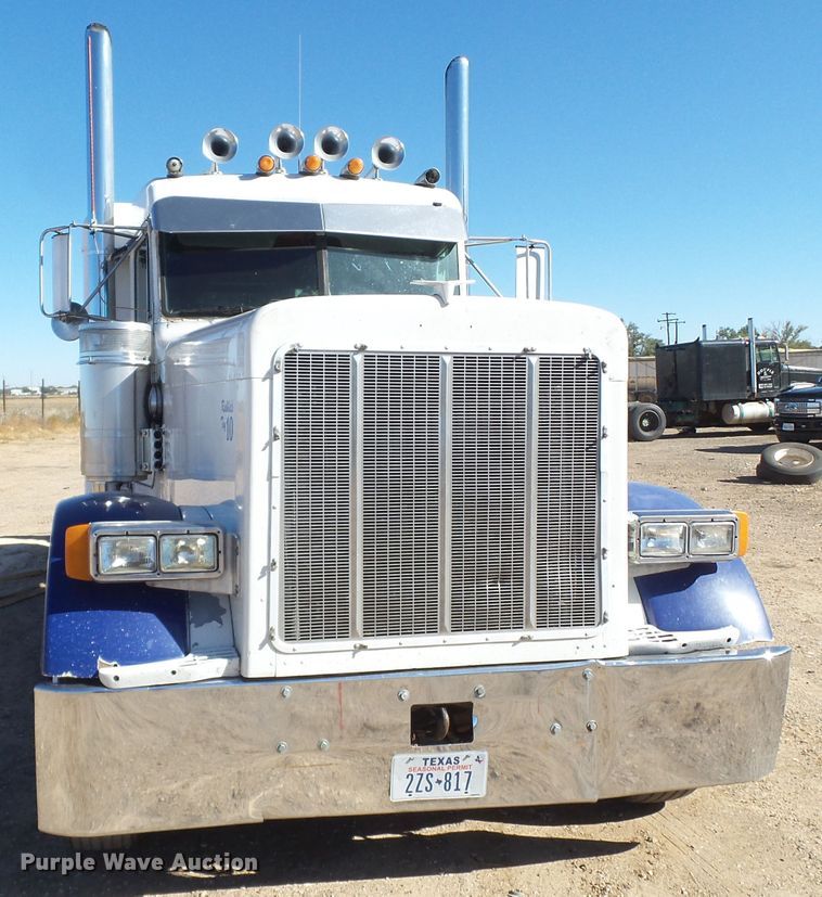 image for item GC9048 2000 Peterbilt 377 semi truck