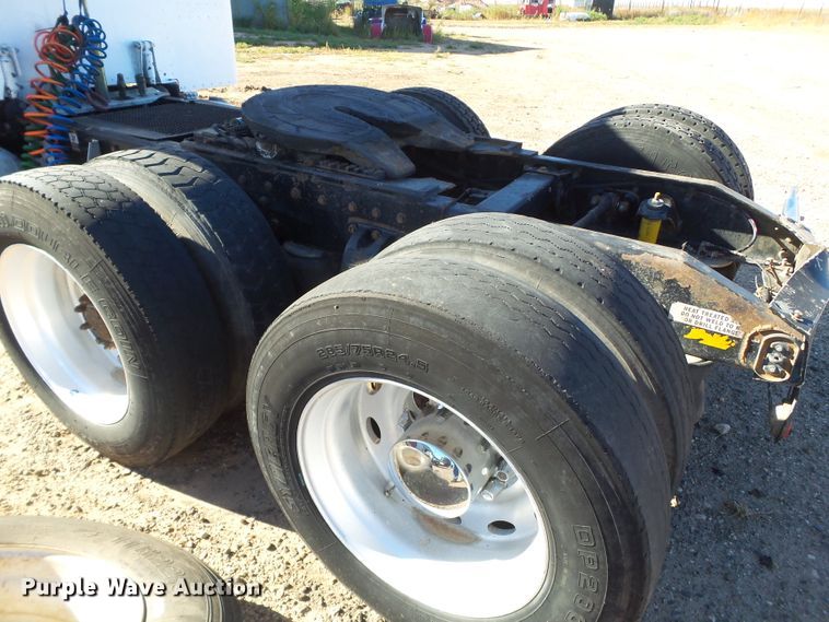 image for item GC9048 2000 Peterbilt 377 semi truck