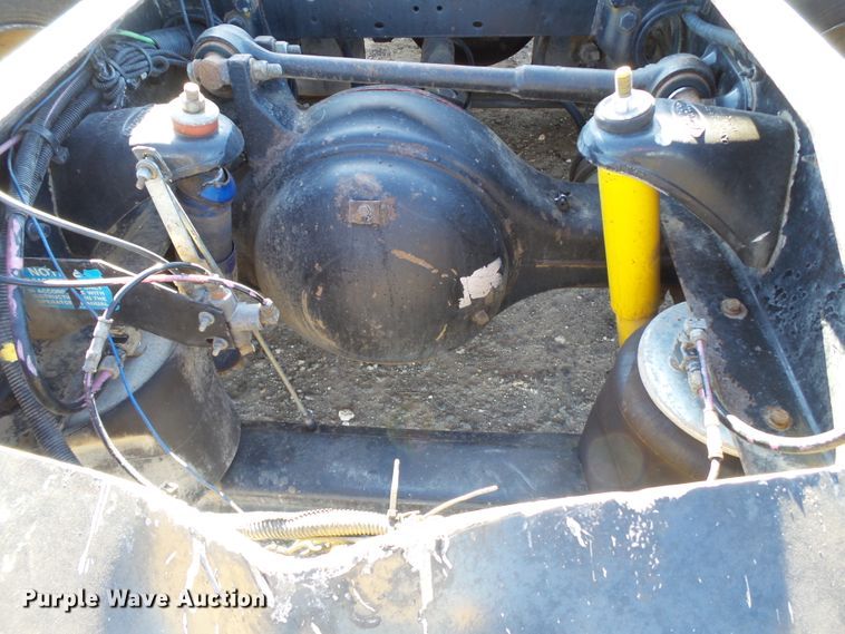 image for item GC9048 2000 Peterbilt 377 semi truck